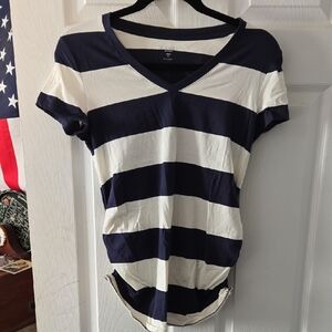 3 For $20💫Old Navy Navy and Cream Striped V-Neck Maternity Tee